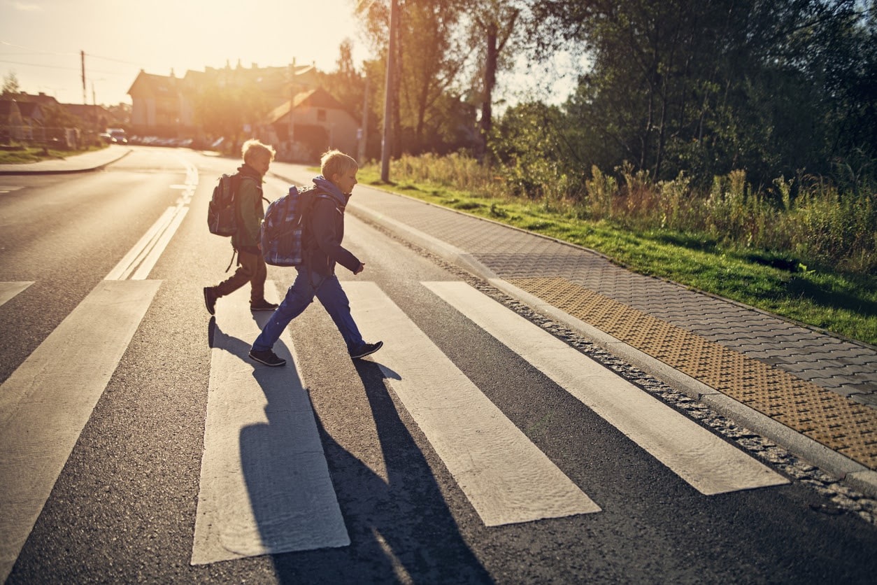 4 Ways to Teach Kids About Crossing the Road This Summer Vacation